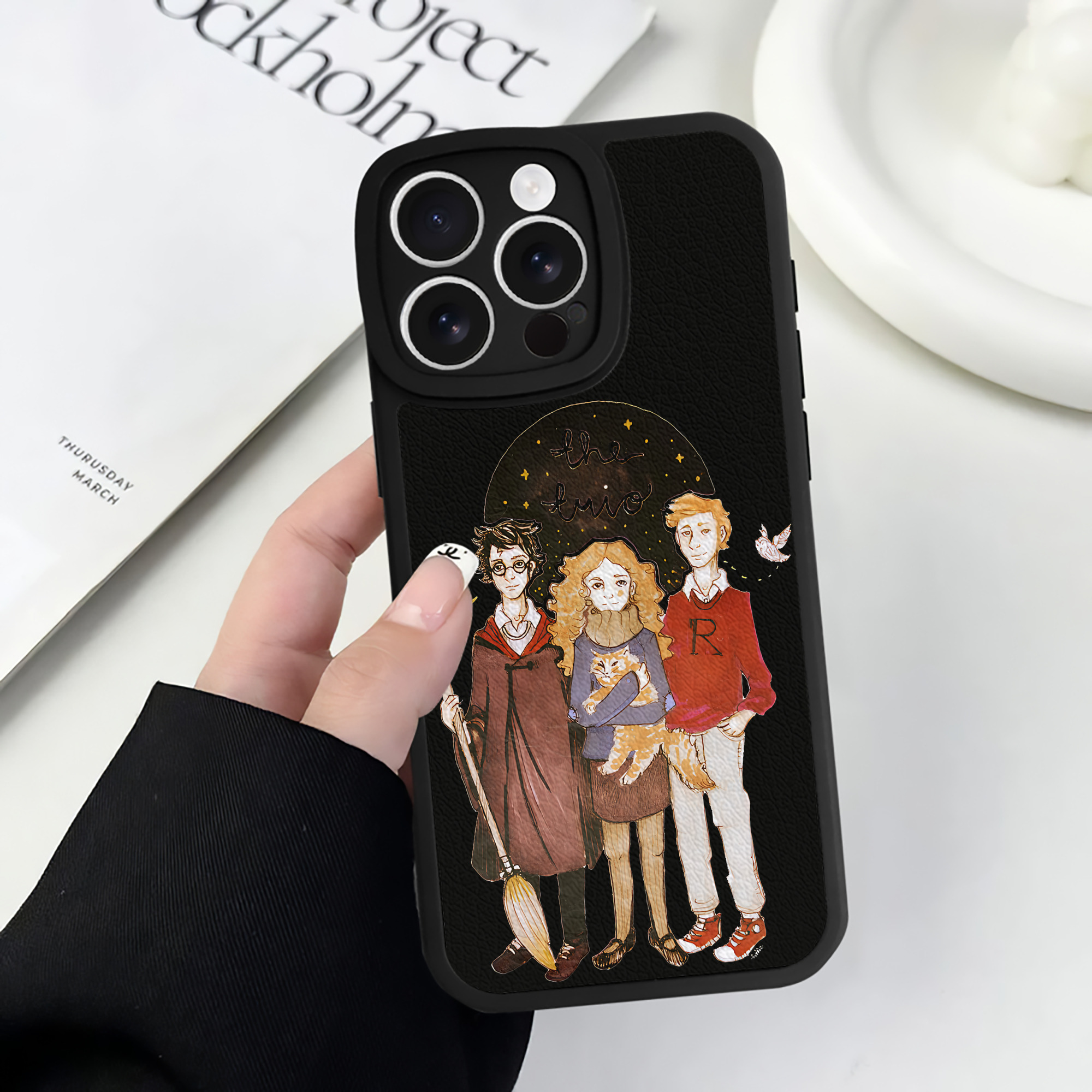 （画像用） Harry Potter ハリー・ポッターシリーズ 【iPhone 16シリーズ対応】シリコンスマホケース（レザー調） 材質：シリコン